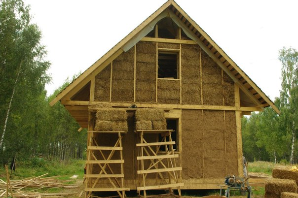 Основные правила при постройке дома из соломенных блоков: