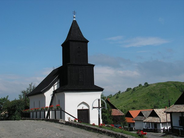 Маленькая живописная деревня Холлокё (Hollókő). Венгрия