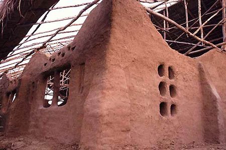 Каркассные дома из соломы с глиной