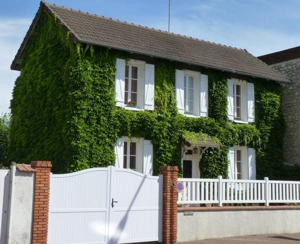 Дом из соломы служит 120 лет! Maison Feuillette - Франция.