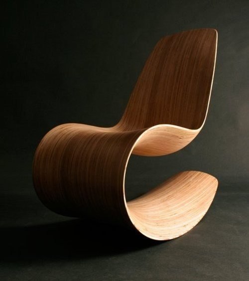 Кресло-качалка из цельного куска дерева