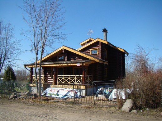 Бревенчатый дом в русском стиле.