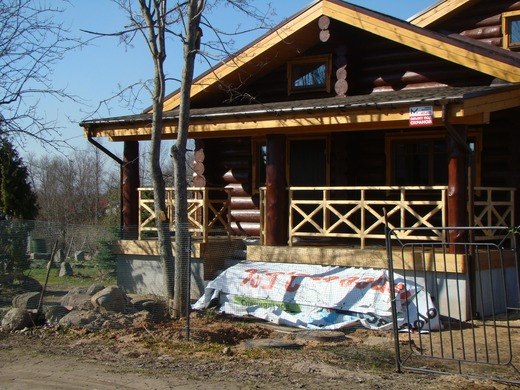Бревенчатый дом в русском стиле.
