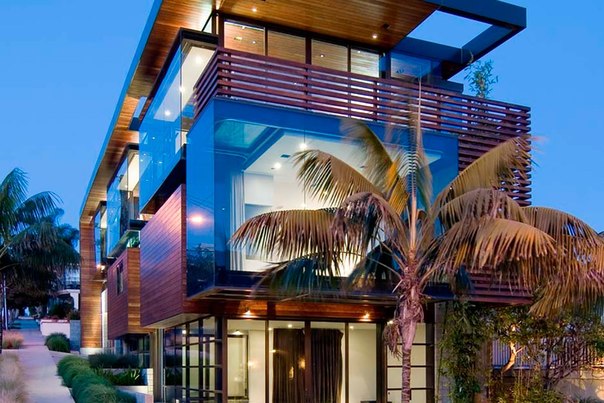 Калифорнийская архитектурная студия 9one2 выполнила дизайн современного частного дома Ettley из дерева и стекла в Лос-Анджелесе, Калифорния, США.
