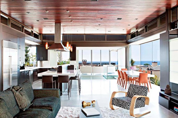 Калифорнийская архитектурная студия 9one2 выполнила дизайн современного частного дома Ettley из дерева и стекла в Лос-Анджелесе, Калифорния, США.