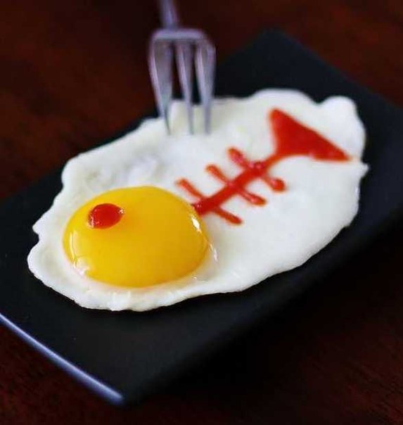 Варианты аппетитной яичницы на завтрак от Галины Боровик: http://vk.cc/10MTaY