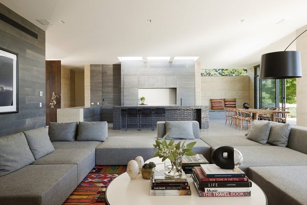Архитектурная студия Robson Rak выполнила дизайн частного дома для семьи с двумя маленькими детьми в пригороде Мельбурна, Австралия.